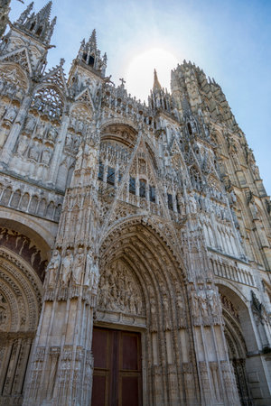 Sculptural figures on the facade of the Rouen Cathedralのeditorial素材