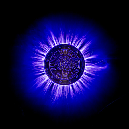 Electric discharge going through German five cents Euro coinの写真素材