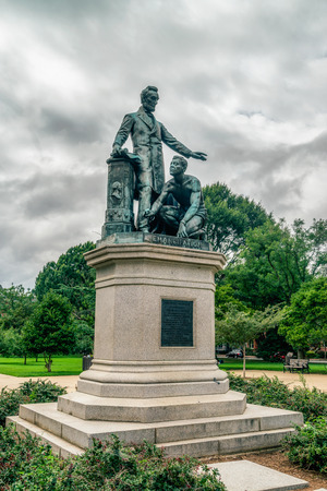 WASHINGTON DC, USA : FreedmanÃ¢ï¿½ï¿½s Memorial is a monument in Lincoln Park. The bronze statue features President Lincoln standing with his left arm out-stretched over a freed slave.のeditorial素材