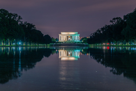 Washington DC, United States: Abraham Lincoln Memorial at nightのeditorial素材