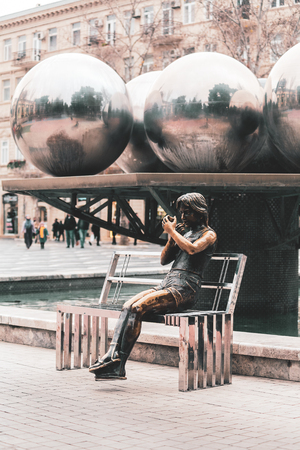 BAKU, AZERBAIJAN - FEBRUARY 2, 2019: sculpture of the young girl in the center of the cityのeditorial素材