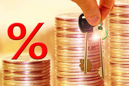 The percent symbol and keys in the background. The concept of mortgage lending.の写真素材