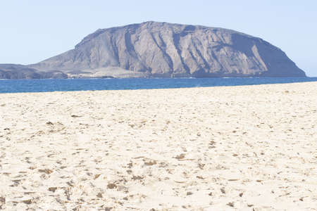 Playa de las Conchas with Mount Clara in the background. The island La Graciosa, Lanzarote, Canary Islands, Spainの写真素材