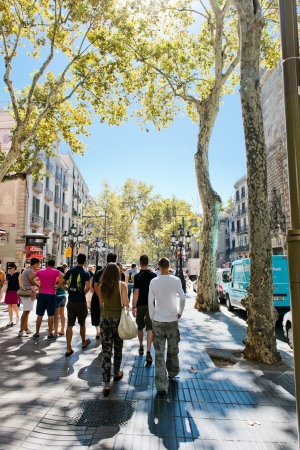 BARCELONA, SPAIN - SEPTEMBER 14: La Rambla on September 14, 2012 in Barcelona, Spain. Thousands of people walk daily by this popular pedestrian area 1.2 kilometer-long のeditorial素材