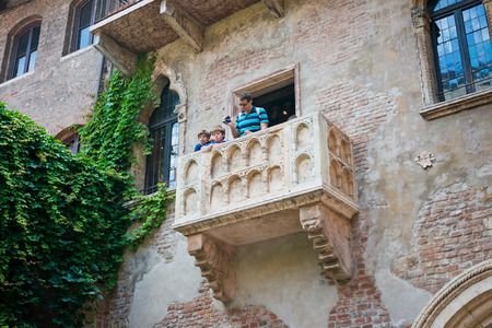 VERONA, ITALY - JULY 11 2014: balcony of Juliet with turists in Verona. It is the suspected parents home of Juliet, the character in the famous tragedy of Shakespeare. のeditorial素材
