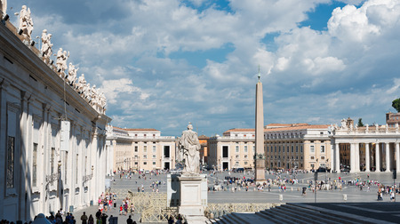 VATICAN CITY, VATICAN - JULY 15 2014: Tourists at Saint Peter's Square in Vatican City, Vatican. Saint Peter's Square is among most popular pilgrimage sites for Roman Catholics. のeditorial素材