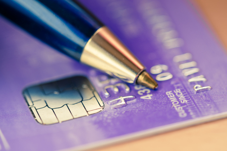 Credit card and pen

の写真素材