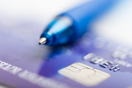 Credit card and pen

の写真素材