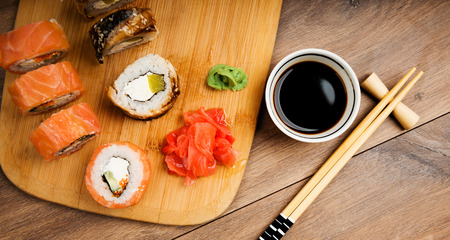 Sushi set served on a board
の写真素材