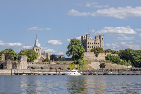 View to Rochester castle and cathedral across river Medwayのeditorial素材