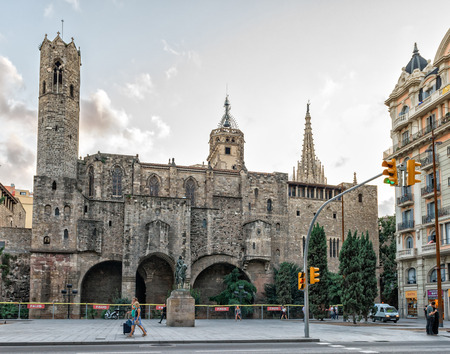 The Palau Reial and the statue of Ramon Berenguer III on Via Laeitanaのeditorial素材