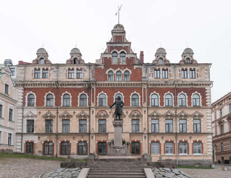 VYBORG, RUSSIA - OCTOBER 31, 2021: The Former (old) town hall and the Marshal Torkel Knutsson monumentのeditorial素材