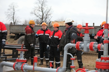 a group of workers from the oil of the oil pump Russiaのeditorial素材