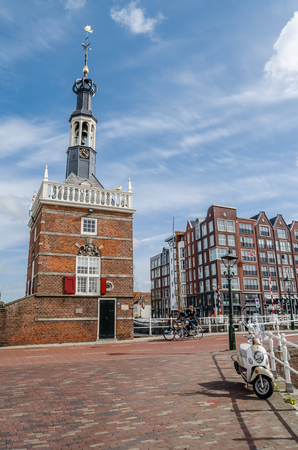 ALKMAAR, THE NETHERLANDS - APRIL 22, 2016: View of Accijnstoren tower, built in 1622 in the harbor of Alkmaar, the Netherlandsのeditorial素材