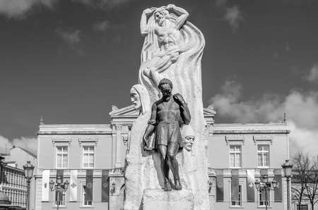 PALENCIA, SPAIN - MARCH 27, 2016: View of the statue called "Monument to Alonso Berruguete", made in 1963 by the sculptor Victorio Macho in 1963, located in the main square of Palencia (Castile and Leon), Spainのeditorial素材