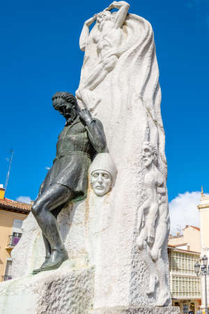 PALENCIA, SPAIN - MARCH 27, 2016: View of the statue called "Monument to Alonso Berruguete", made in 1963 by the sculptor Victorio Macho in 1963, located in the main square of Palencia (Castile and Leon), Spainのeditorial素材