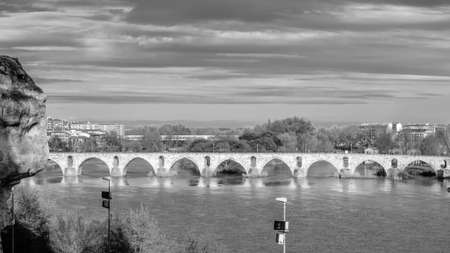 View of the medieval stone bridge over Duero river in Zamora, Spainの写真素材