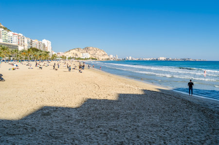 ALICANTE, SPAIN - DECEMBER 30, 2018: View of the beach in the Mediterranean city of Alicante, Spainのeditorial素材