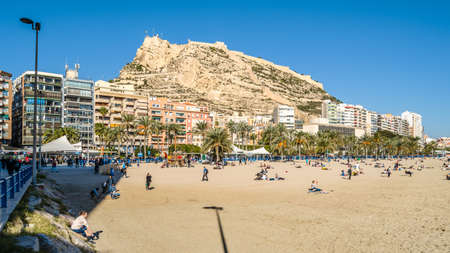 ALICANTE, SPAIN - DECEMBER 30, 2018: View of the beach in the Mediterranean city of Alicante, Spainのeditorial素材