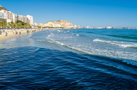 ALICANTE, SPAIN - DECEMBER 30, 2018: View of the beach in the Mediterranean city of Alicante, Spainのeditorial素材