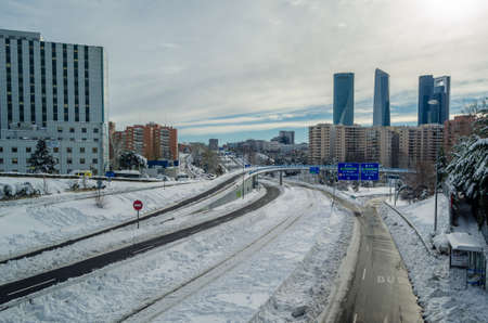 MADRID, SPAIN â JANUARY 10, 2021: Streets of Madrid blanketed with the heaviest snowfall in 50 years, after Storm âFilomenaâのeditorial素材