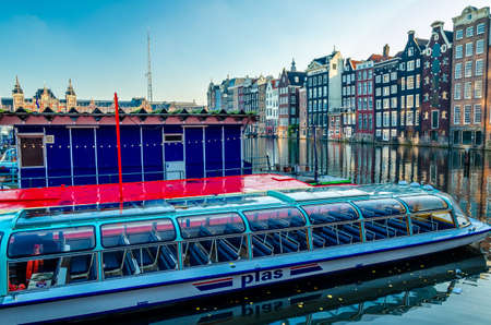 AMSTERDAM, THE NETHERLANDS - NOVEMBER 17, 2018: Boats on the canal in Amsterdam, the Netherlandsのeditorial素材