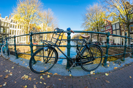 AMSTERDAM, THE NETHERLANDS - NOVEMBER 18, 2018: Urban scene in Amsterdam, the Netherlands. Fish eye viewのeditorial素材