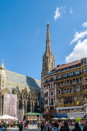 VIENNA, AUSTRIA - SEPTEMBER 1, 2013: Classical architecture and urban scene in Vienna, Austriaのeditorial素材