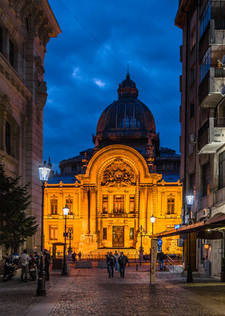 BUCHAREST, ROMANIA - NOVEMBER 17, 2013: Night urban scene in Bucharest, Romaniaのeditorial素材