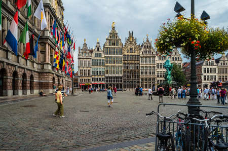 ANTWERP, BELGIUM - AUGUST 22, 2013: Urban scene in Antwerp, Flanders, Belgiumのeditorial素材