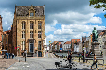 BRUGES, BELGIUM - AUGUST 18, 2013: Urban landscape, architecture in Bruges, Flanders, Belgiumのeditorial素材
