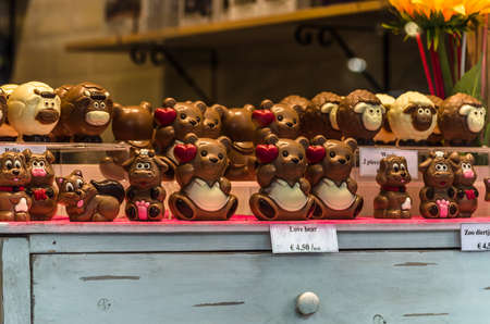 BRUSSELS, BELGIUM - AUGUST 21, 2013: Showcase of a Belgian chocolate shop in Brussels, Belgiumのeditorial素材