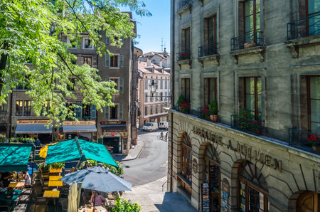 GENEVA, SWITZERLAND - SEPTEMBER 4, 2013: Architecture in the old town of Geneva, Switzerlandのeditorial素材