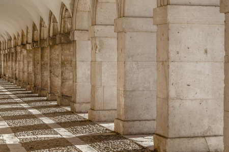 Architectural detail, alternating columns, creating light and shadow effectの写真素材