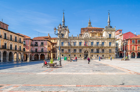 LEON, SPAIN - MARCH 9, 2014: People in the Plaza Mayor (main square) of Leon, Castile and Leon, Spainのeditorial素材