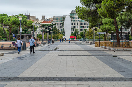 MADRID, SPAIN - SEPTEMBER 15, 2019: People walking in the Plaza de Colon, in Madrid, Spainのeditorial素材
