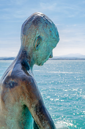 SANTANDER, SPAIN - MAY 4, 2014: Sculpture "Monument to the raqueros" (beachcombers), work of Jose Cobo Calderon, made in 1999, located in the Bay of Santander, Spain. They represent children, typical Santander characters who used to jump into the sea in sのeditorial素材