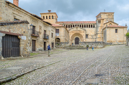 SANTILLANA DEL MAR, SPAIN - MAY 2, 2014: Tourists in front of the Collegiate church and cloister of Santa Juliana in the town of Santillana del Mar, Cantabria, northern Spainのeditorial素材