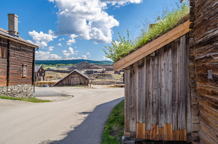 Traditional peat-roofed wooden houses in the mining district of the town of Roros, Norwayの写真素材