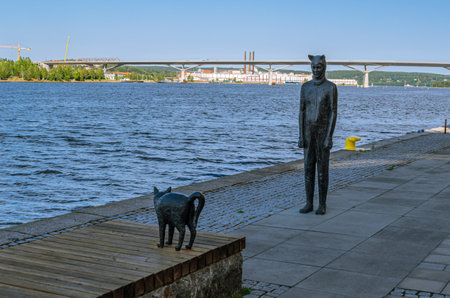 SUNDSVALL, SWEDEN - JULY 24, 2014: Cat statue in Sundsvall harbour, Swedenのeditorial素材