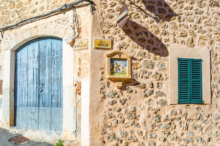 DEIA, SPAIN - JANUARY 10, 2015: Path to the cemetery of the village of Deia, Mallorca, Balearic Islands, Spain, lined with small chapels with scenes from the Stations of the Cross (Via Crucis). Each station was donated and has been maintained by a local fのeditorial素材