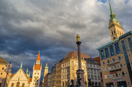 MUNCHEN, GERMANY - JULY 25, 2015: Sunset view of Marienplatz central square with the Old Town Hall, a medieval building in Munich, Bavaria, Germany. Since 1983, it has housed the Spielzeugmuseum (Toy Museum)のeditorial素材