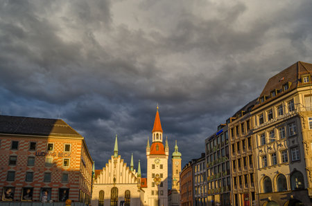MUNCHEN, GERMANY - JULY 25, 2015: Sunset view of Marienplatz central square with the Old Town Hall, a medieval building in Munich, Bavaria, Germany. Since 1983, it has housed the Spielzeugmuseum (Toy Museum)のeditorial素材