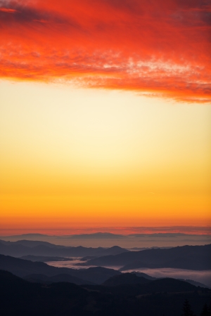 Sunrise over the mountains. の写真素材