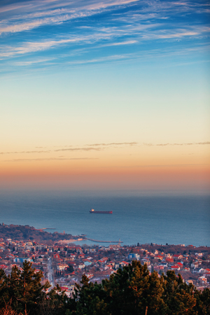 Beautiful cloudscape over the sea, sunrise shot
の写真素材