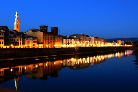 Night view of the banks of the River Arno in Florence     の写真素材