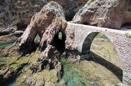 bridge linking the island with the fortification Berlengas, portugalの写真素材