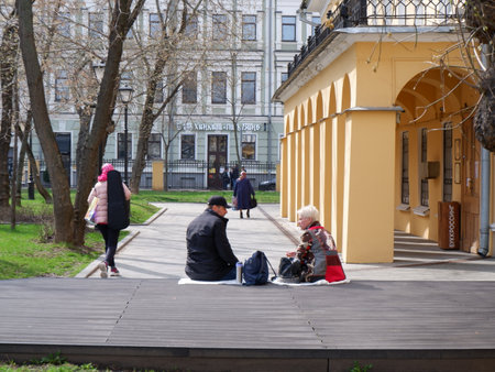 Unidentified people on the street in St.Petersburgのeditorial素材