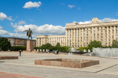 Saint-Petersburg,Russia, 28-06-2019: view of the square on a sunny day near metro Moscovskaya. Saint-Petersburg.のeditorial素材