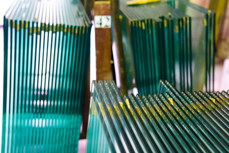 Sheets of Factory manufacturing tempered clear float glass panels cut to sizeの写真素材